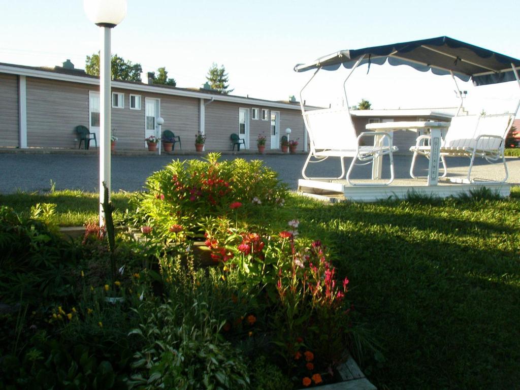 Motel Normandie Louiseville Εξωτερικό φωτογραφία