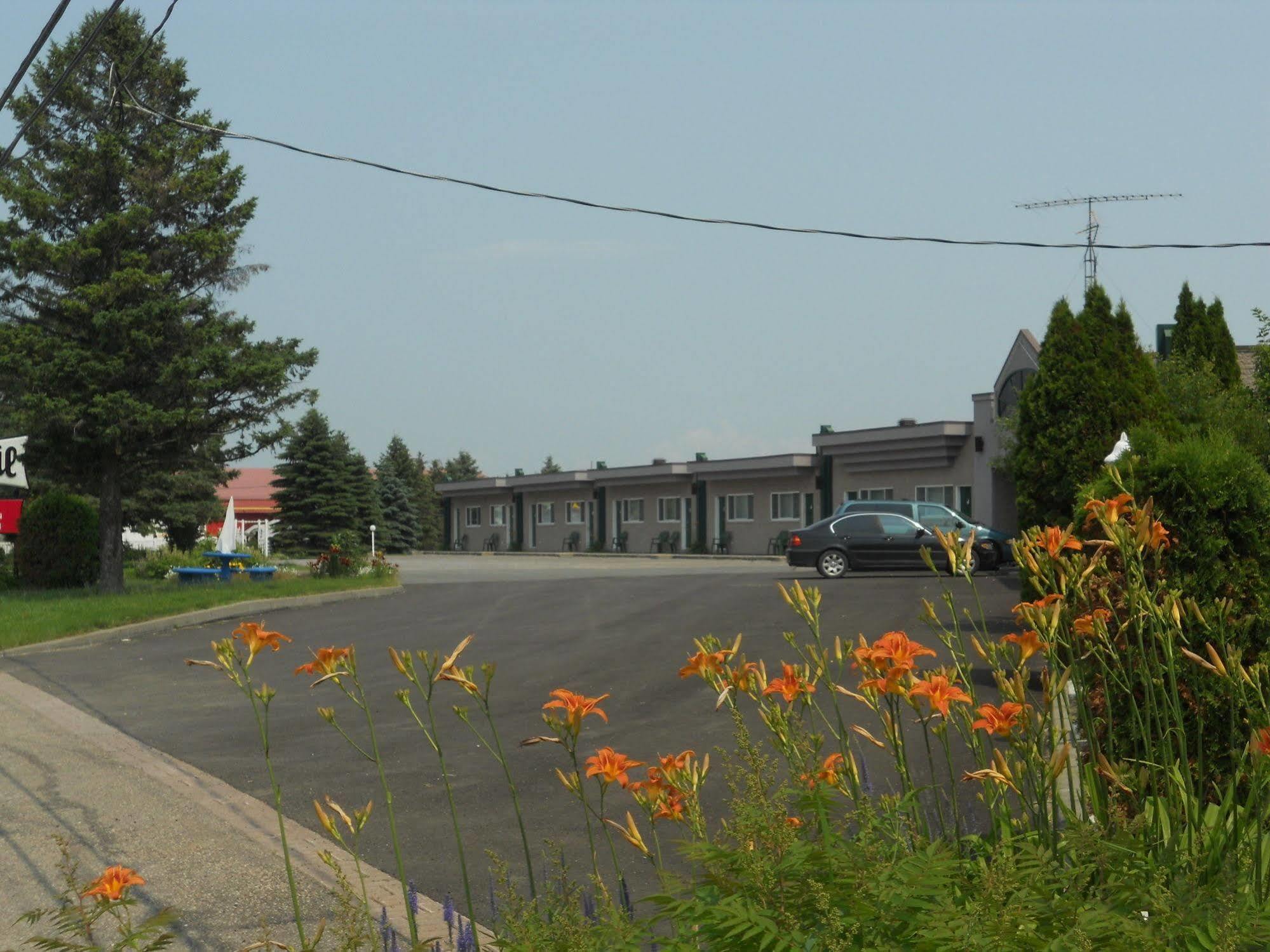 Motel Normandie Louiseville Εξωτερικό φωτογραφία