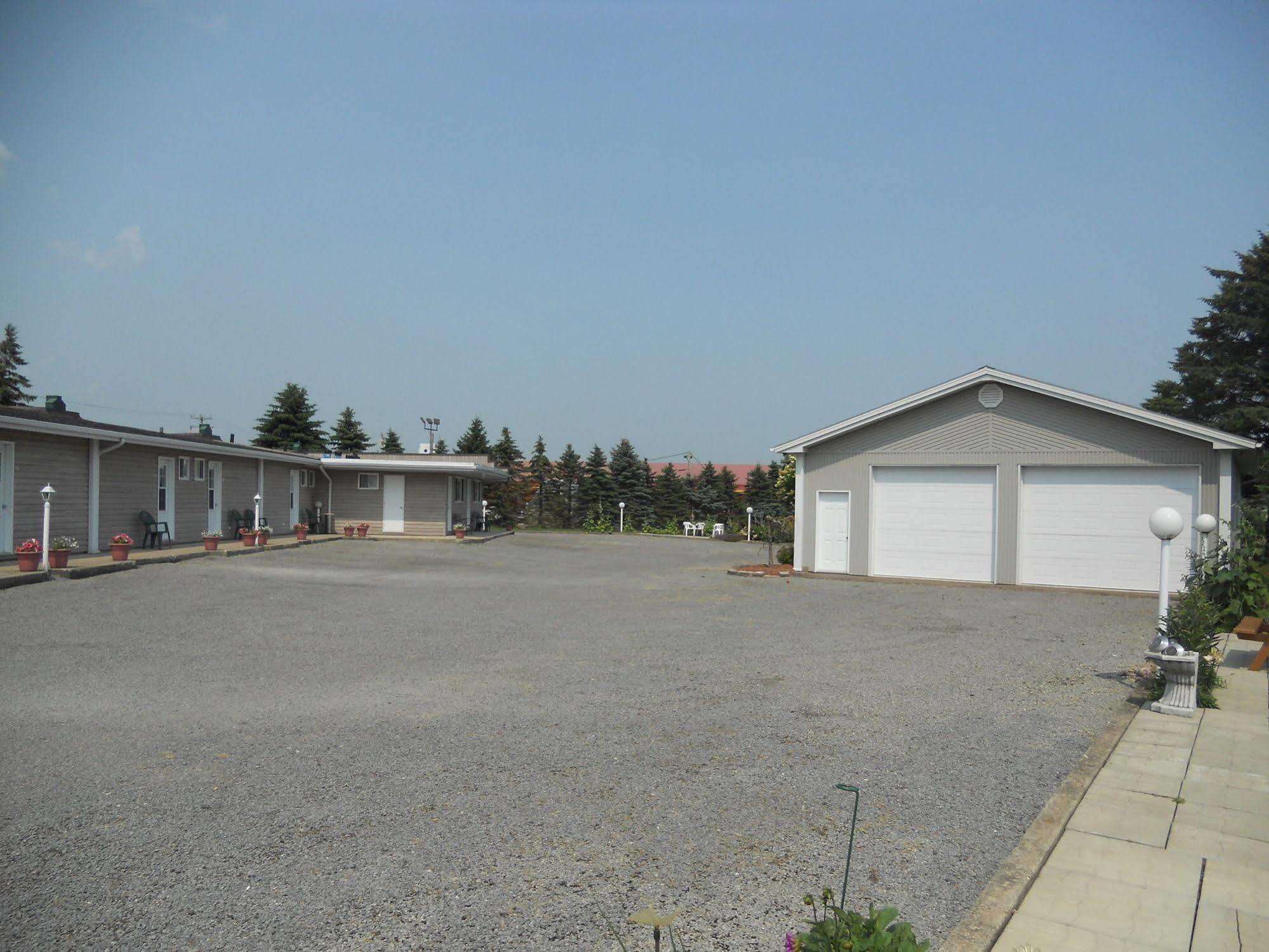 Motel Normandie Louiseville Εξωτερικό φωτογραφία