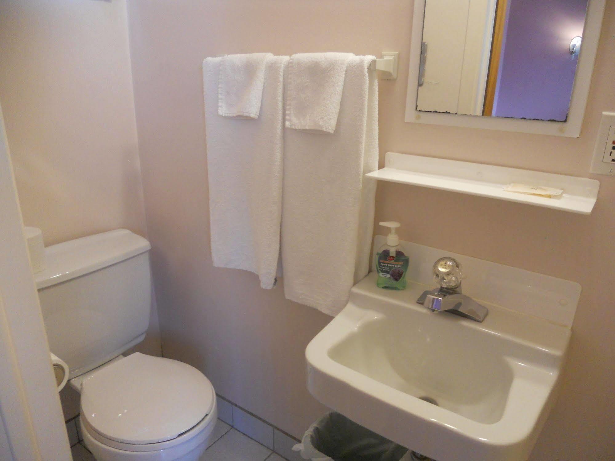 Motel Normandie Louiseville Εξωτερικό φωτογραφία
