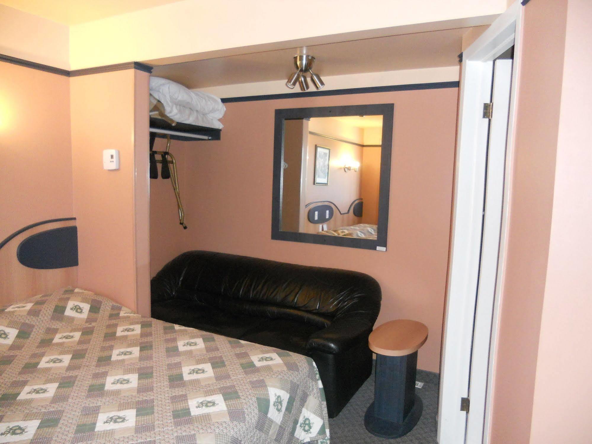 Motel Normandie Louiseville Εξωτερικό φωτογραφία